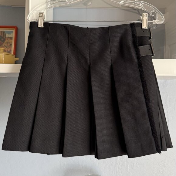 Burberry Black Wool Pleated Mini Skirt Side Leather Belt Buckles Sz 6 - Picture 1 of 10
